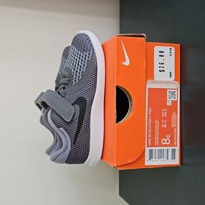 Like New! Nike Revolution Size 8 Toddler